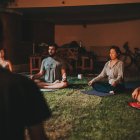El mindfulness es meditación orientalista moderna y hasta hipster... pero el esfuerzo de hacer vacío puede abrir puertas a lo sobrenatural maligno, dicen los exorcistas.