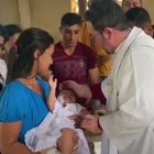 Frei Moisés recorre varios ríos amazónicos, incluyendo el Purus, bautizando en sitios remotos que visita una vez al año