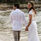 Un matrimonio de recién casados, junto al mar, empieza una nueva vida - foto de Joseyy Lee para Unsplash