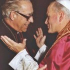 El 16 de octubre de 1978 fue elegido Papa Juan Pablo II (aquí, cumplimentado por Don Marcelo) y el 28 de noviembre el cardenal primado escribió su célebre instrucción pastoral sobre la Constitución que se sometió a referéndum aquel 6 de diciembre.