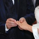 Si el matrimonio fuese solo un contrato, las 'condiciones iniciales' se verían pronto cambiadas. La fidelidad exige una adaptación continua al otro cónyuge para hacerlo feliz. Foto: Antonio Gravante / Cathopic.
