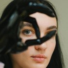 ¿Cómo integrar los avances que favorecen la dignidad humana en los principios del humanismo clásico, sin caer en la ceguera del transhumanismo al uso? Es el planteamiento de Ricardo Mejía en su obra 'Transhumanismo integral'.