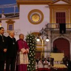 Autoridades civiles y eclesiales en la procesión magna del 8 de diciembre de 2025 en Sevilla, incluyendo al arzobispo y el Nuncio