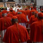 Cardenales con el Papa Francisco.