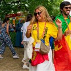 Religiosas de Iesu Communio cantan y bailan con jóvenes peregrinos y voluntarios en la JMJ de Lisboa de 2023