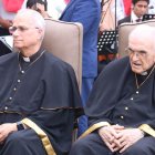 Jesús Moliné con Robert Prevost al ser homenajeados en Perú en 2023