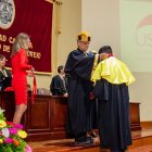 Robert Prevost, como Gran Canciller de la Universidad USAT de Chiclayo, impone honores universitarios en 2019