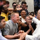 Los seminaristas presentes en San Pedro exteriorizaron su entusiasmo con el Papa.