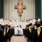 Misa en la Universidad Franciscana de Steubenville, en el día de graduaciones