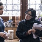 La joven actriz novel Blanca Soroa, con la directora Alauda Ruiz de Azúa, en la magnífica película Los Domingos
