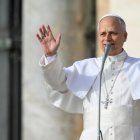 León XIV, en su saludo a los miles de fieles presentes en el Jubileo de los Pobres en el Vaticano, este 16 de noviembre.