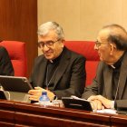 De izquierda a derecha, el cardenal Cobo, el arzobispo Argüello y el cardenal Omella, en la Plenaria de noviembre de 2025