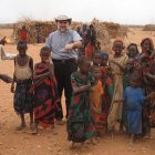 El padre Christopher Hartley, en uno de sus focos de la Misión de la Misericordia.