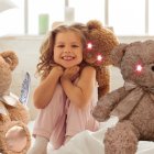 El famoso osito de peluche con inteligencia artificial, FoloToy, ha sido retirado del mercado por enseñar consejos sexuales a niños o incluso a coger cuchillos.