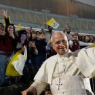 El Papa, en el encuentro con los jóvenes en Bkerké, donde vivió un ambiente festivo ante  miles de personas.