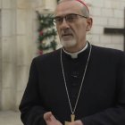 El cardenal Pierbattista Pizzaballa, patriarca latino de Jerusalén, durante su visita navideña a Gaza.