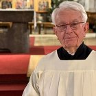 Helmut Kewitsch lleva 75 años sirviendo en el altar de San Ciriaco en Bottrop.
