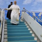 El Papa, en una escena que se repetirá varias veces entre el 13 y el 23 de abril.