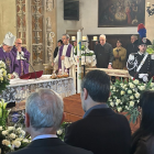 El funeral por el alma de Vittorio Messori celebrado en la Abadía de Maguzzano por el obispo Pompili