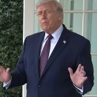 Donald Trump, durante una rueda de prensa en la que expuso su opinión sobre la actitud de León XIV.