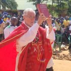 Francisco Ostos, misionero de los Padres Blancos, lleva 53 años en el Congo, ha visto muchos brotes de ébola, y guerras, pero ahora se junta todo