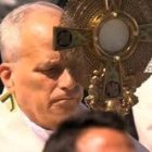 El Papa León XIV con el Santísimo por las calles de Madrid
