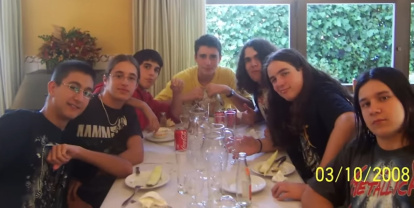 Chema (el primero de la izquierda), con sus amigos antes de regresar a la fe.