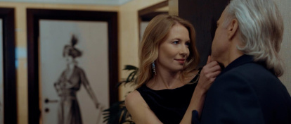 Escarceos en el lavabo de señoras, lo lujoso y lo zafio van juntos en la aventura de Dominika y Marcin en El Guardián