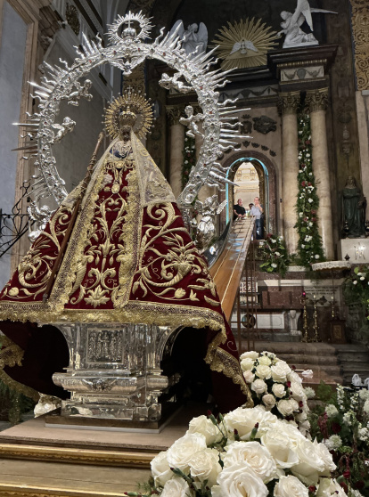 Ya estaba todo preparado para que, a las 18:30 con la bajada de la Virgen del Prado desde su camarín al carro procesional, comenzaran los