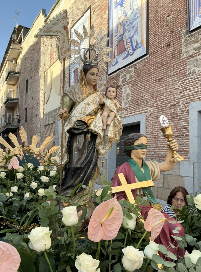 La primera patrona que abría la segunda parte del cortejo procesional era la Virgen de la Paz de La Pueblanueva (Toledo).