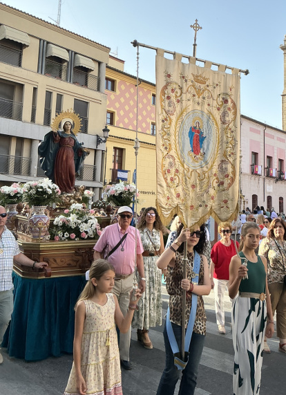 Desde La Estrella (Toledo) sus fieles acudieron con su patrona: Nuestra Señora de la Asunción.