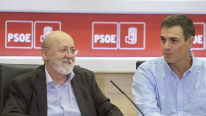 José Félix Tezanos, con Pedro Sánchez, en el PSOE, antes de entregarle el CIS, institución pública de sondeos pagada con erario público