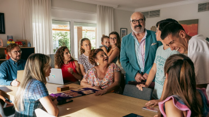 El actor Antonio Resines sobrevivió al coronavirus, Segura había pedido orar por él, y lo incorpora en su película