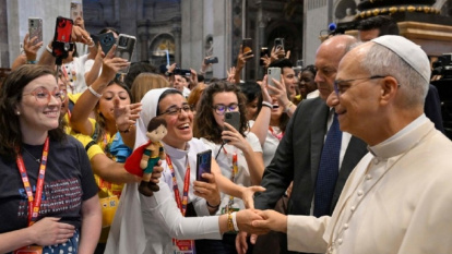 El Papa León saluda a los mil influencers y evangelizadores digitales en el Jubileo de los Influencers en la basílica vaticana