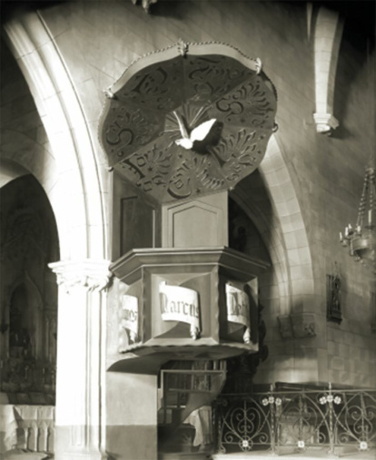 Fotografía de uno de los púlpitos de Gaudí.