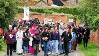 Una romería de la diócesis católica de East Anglia con la Virgen de Walsingham, con devotos de muchas etnias y países