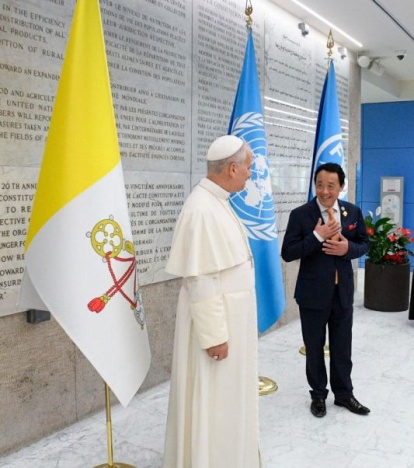 León XIV junto al director general de la FAO, QU Dongyu.