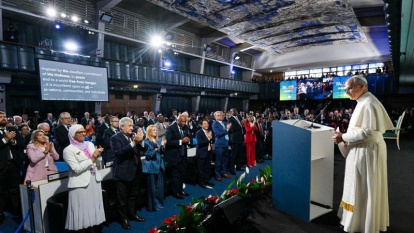 Los miembros de la FAO aplauden a León XIV tras su intervención.