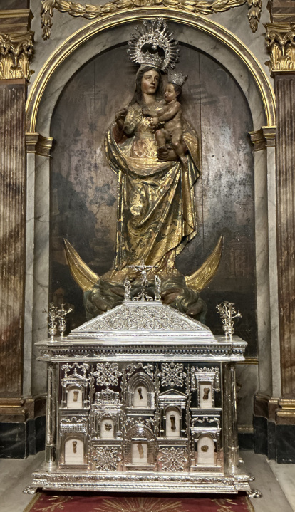 Relicario de la Catedral de Sevilla de los sacerdotes mártires de la persecución religiosa.