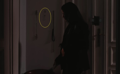 Rosalía en Berghain entra en casa, y hay una crucecita