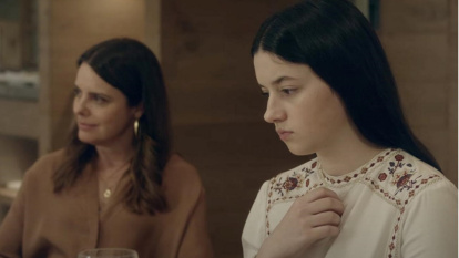 La actriz Blanca Soroa interpreta a Ainara en Los Domingos; ambas tienen 17 años. La película se plantea si Ainara siente una verdadera vocación.