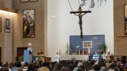 El arzobispo Francisco Cerro Chaves, durante la homilía de la Vigilia de La Inmaculada en la Iglesia del Buen Pastor de Toledo.
