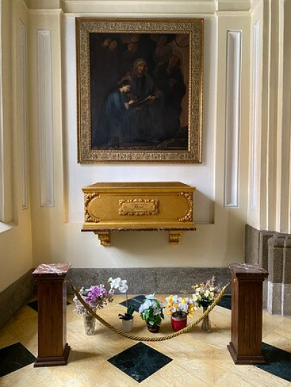 Urna con los restos de Alexia en la iglesia de San Martín