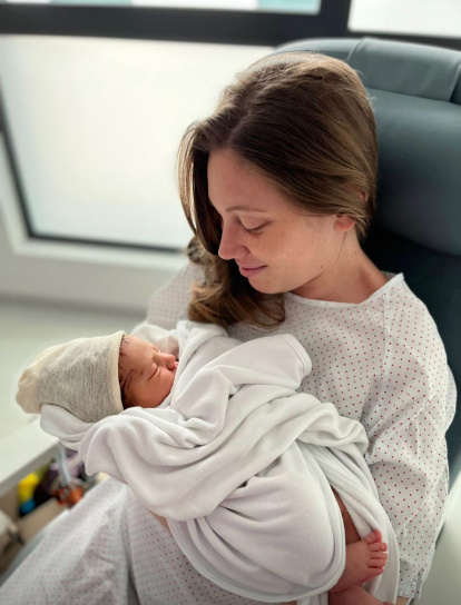 Rebeca y César de Dios, su hijo