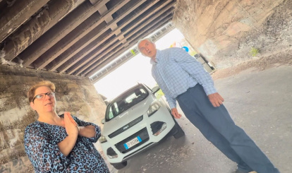 Refugio siciliano: bocadillo compartido en la nada.