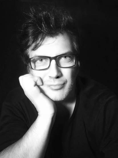 Óscar Parra de Carrizosa, médico, cineasta e ingeniero: mirada que une ciencia y espíritu.