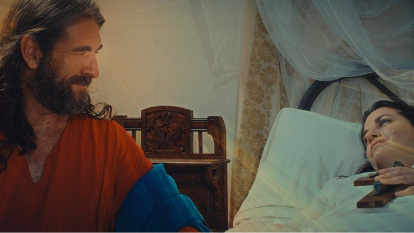 Jesús Teatino interpreta a Jesucristo y Laura Lebó a Santa Gemma Galgani... quizá sus visiones son demasiado visibles.