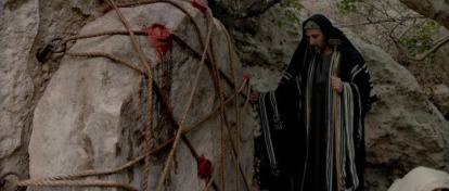 La tumba de Jesús, cerrada con sellos y cuerdas, en la película Risen (Resucitado), de 2016.