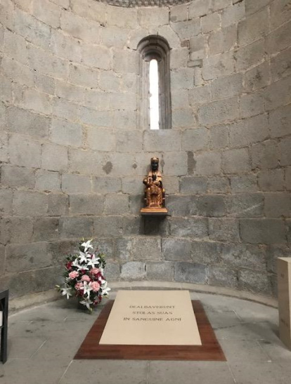 Capilla de Ntra. Sra. de Montserrat en la catedral de Urgel donde yacen los cuerpos de los 7 sacerdotes diocesanos asesinados el 13 de agosto de 1936.