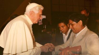 Arellano con su gran amigo Benedicto XVI.